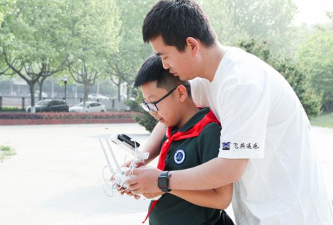 飛燕遙感攜手南京師范大學舉辦智慧地球科學小講堂：“行遠致遠、筑夢逐夢——教室在窗外”